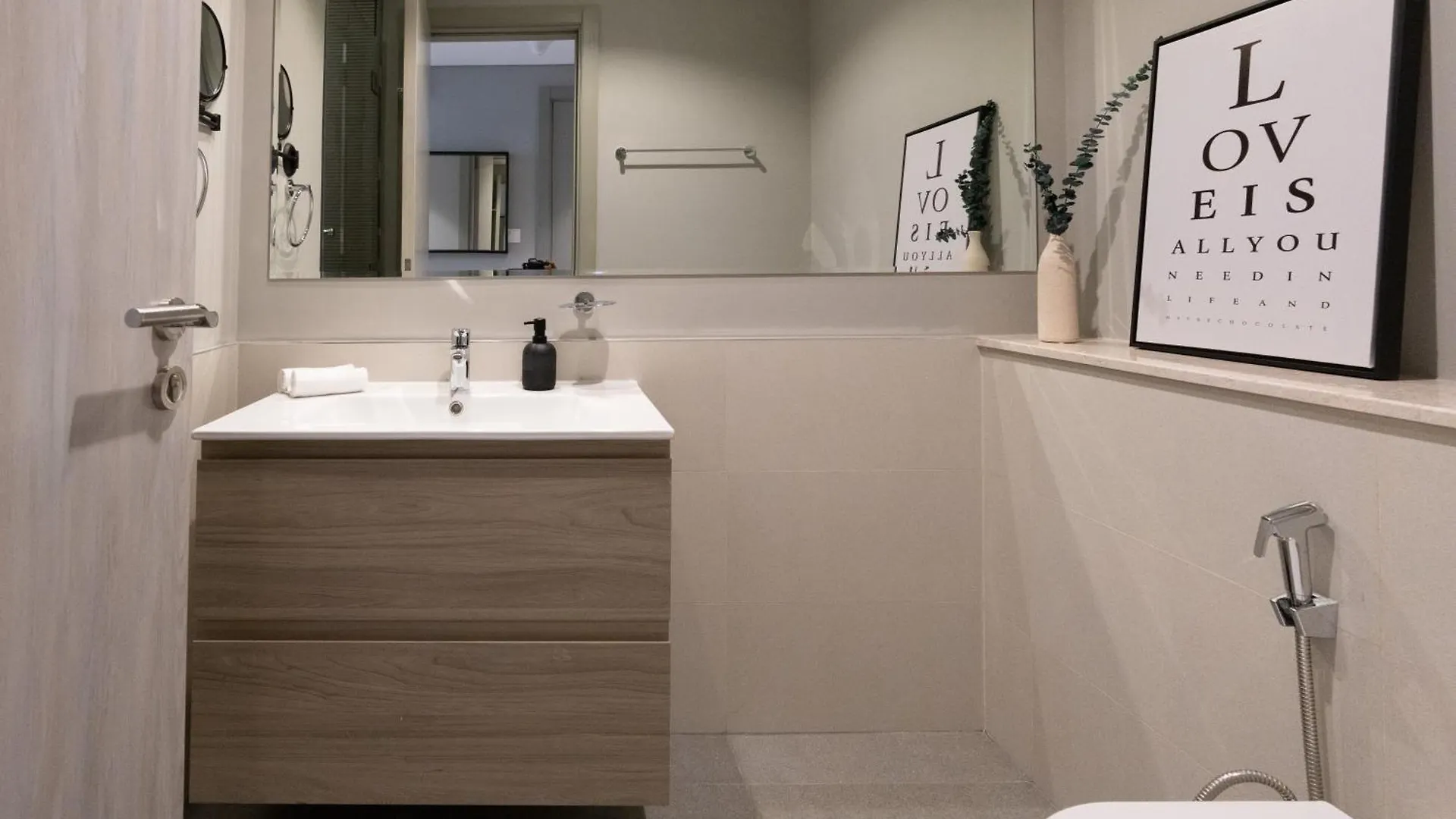 Keyrock Living - Elegant City Escape At Zada Tower Dubai 0*,  Emirados Árabes Unidos