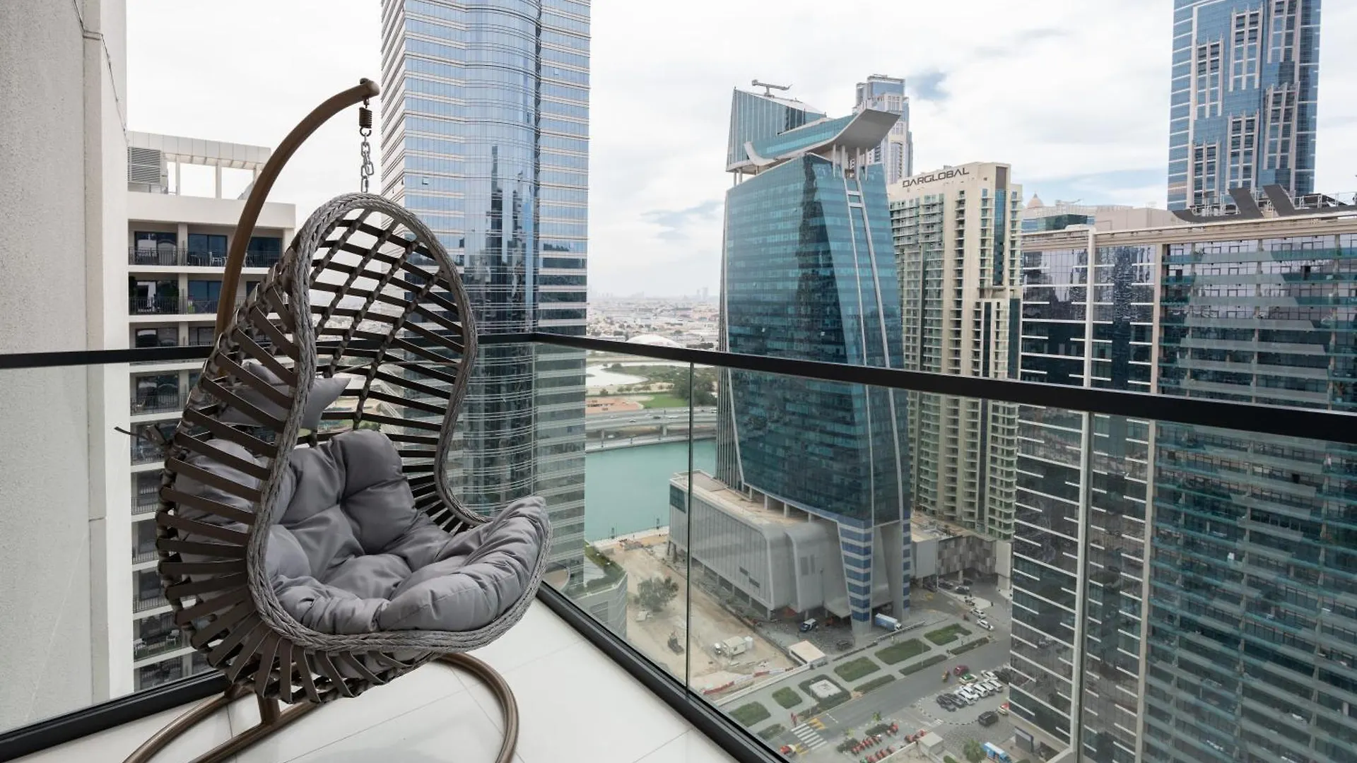 Keyrock Living - Elegant City Escape At Zada Tower Dubai Apartamento